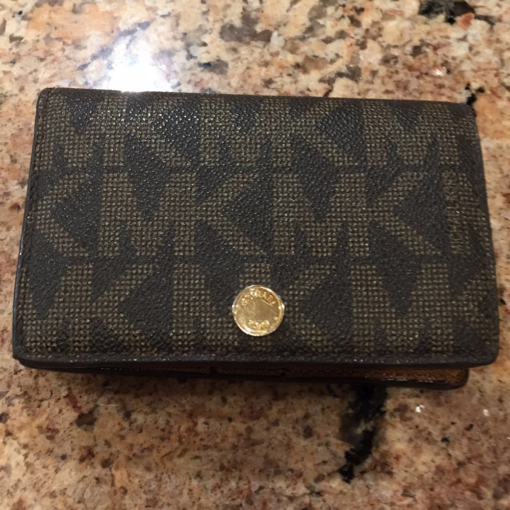 MK logo wallet